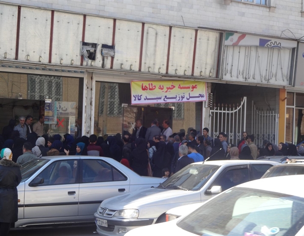 به مناسبت عید نوروز سبد کالا بین نیازمندان استان قزوین توسط موسسه خیریه کارگزاران زیارتی طاها توزیع شد